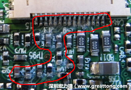 電路板疑似腐蝕氧化，懷疑電流異常過熱造成