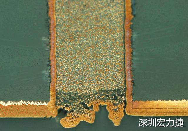 PCB設(shè)計(jì)之導(dǎo)電孔塞孔工藝 導(dǎo)電孔Via hole又名導(dǎo)通孔，為了達(dá)到客戶要求，導(dǎo)通孔必須塞孔，經(jīng)過大量的實(shí)踐，改變傳統(tǒng)的鋁片塞孔工藝，用白網(wǎng)完成板面阻焊與塞孔。生產(chǎn)穩(wěn)定，質(zhì)量可靠。