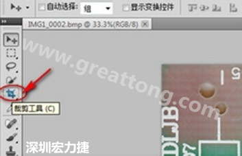 2.1 剪切掉多余的部分。用鼠標(biāo)點(diǎn)擊剪切工具圖標(biāo)