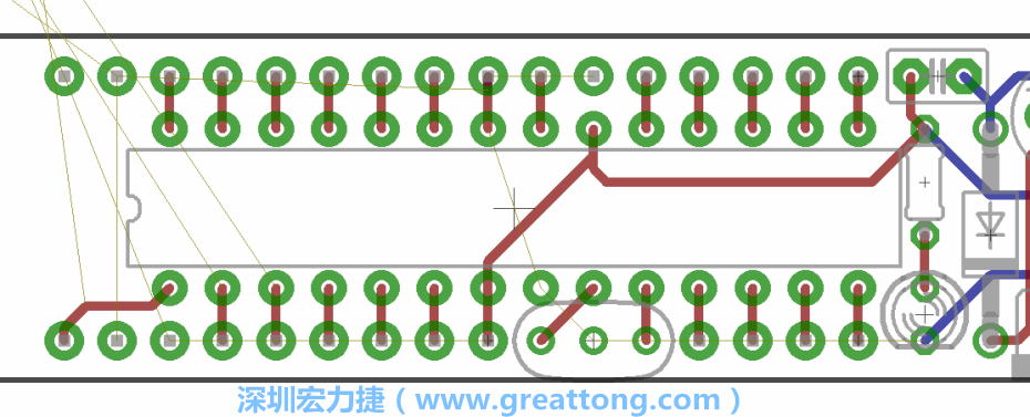 諧振器應(yīng)擺放在ATmega微控制器的針腳8、9和10旁邊，在共鳴器和微控制器中間的高頻信號線應(yīng)該要愈短愈好，此外，其它的信號線應(yīng)該要遠(yuǎn)離這個區(qū)域且配置在諧振器的下方，這樣做是為了防止不必要的無線電波干擾。