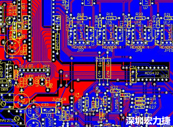 一般產(chǎn)品的PCB設(shè)計(jì)，多數(shù)先決定元件布局，再進(jìn)行線路連接，于元件位置就先改善干擾問題，再從線路細(xì)節(jié)著手改善產(chǎn)品。