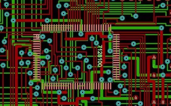 圖1：兩種PCB模型的部分電路。頂圖：傳統(tǒng)設計版本。