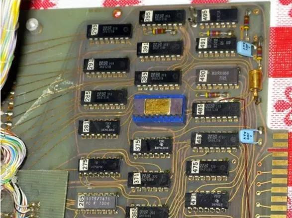 1972年開發(fā)的一塊基于Intel 8008的計算機中的印刷電路板。(資源來源：DigiBarn計算機博物館)
