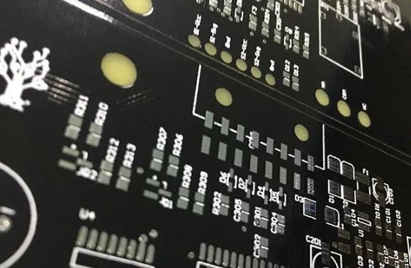 如何確定PCB的基板材料？